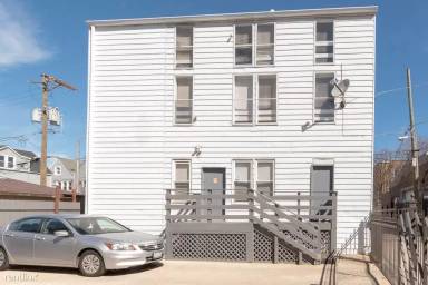 Main picture of 3614 W George St