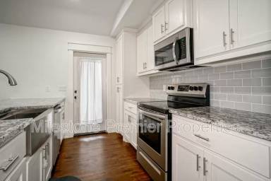 Main picture of 423 W Walker St