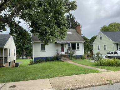 Main picture of 1321 East Market St