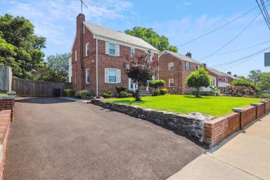 Main picture of 1002 Chillum Rd