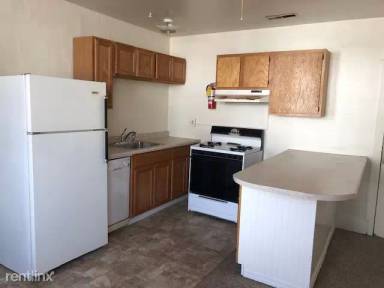 Main picture of 711 E Burlington St