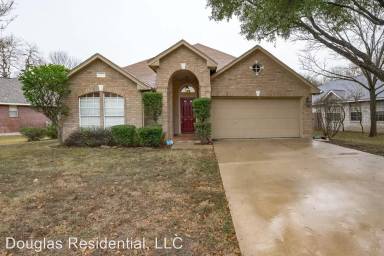 Main picture of 8409 Jackal Dr