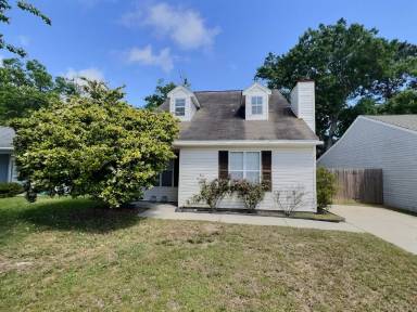 Main picture of 390 Bertucci Blvd