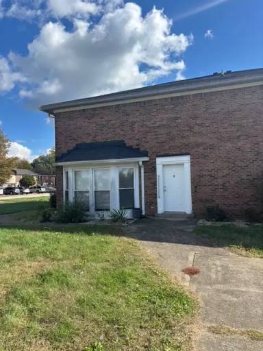 Main picture of 201 Honeysuckle Ln