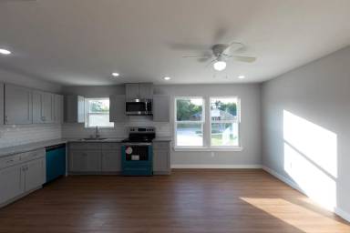 Main picture of 7415 Shotwell St