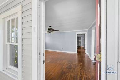 Main picture of 310 N Hood Ave