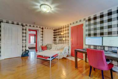 Main picture of 40 Trumbull St