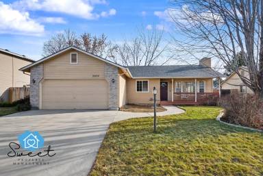 Main picture of 2074 N Siesta Ave