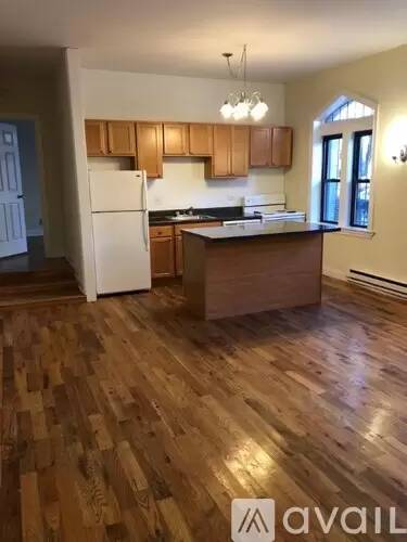 Main picture of 635 W Barry Ave