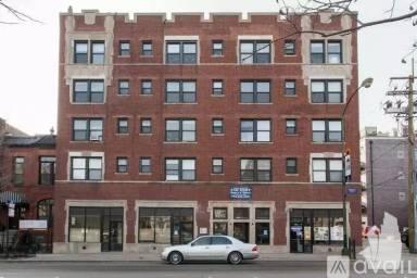 Main picture of 739 W Belmont Ave