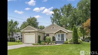 Main picture of 7 Pontiac Rd