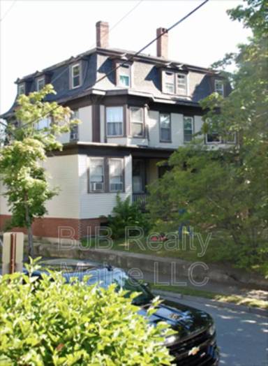 Main picture of 221 Woodford St