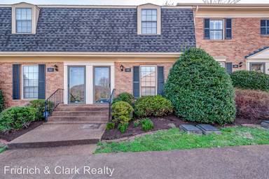 Main picture of 711 Fox Ridge Dr