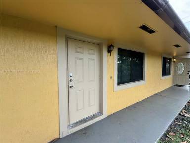 Main picture of 2731 SW 7th St