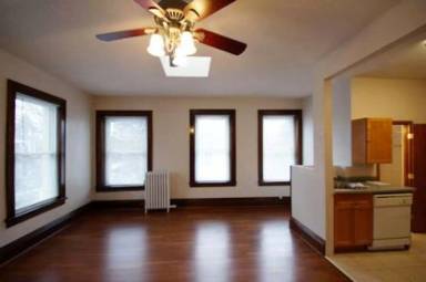 Main picture of 85 Victoria St S