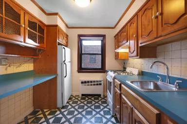 Main picture of 2329 Hudson Ter