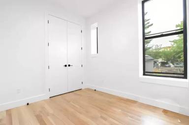 Main picture of 1027 Putnam Ave
