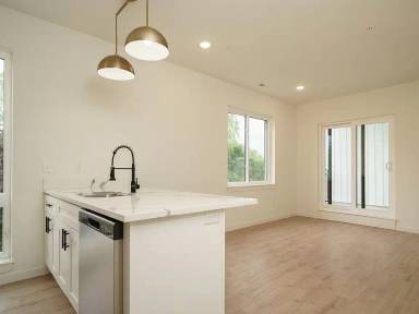 Main picture of 2733 N Front St