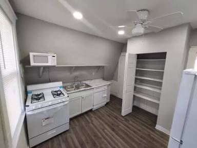 Main picture of 211 Hayes Ave