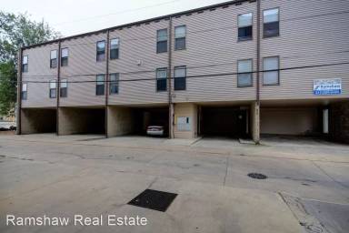 Main picture of 706 S Locust St