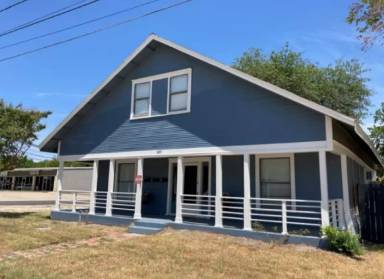 Main picture of 1103 E Moore Ave