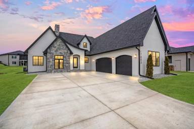 Main picture of 17883 Creekside Dr