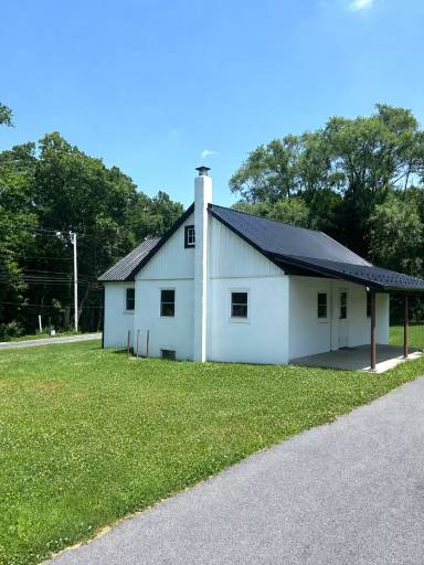 Main picture of 2900 Compass Rd