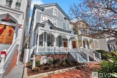 Main picture of 410 E Gaston St