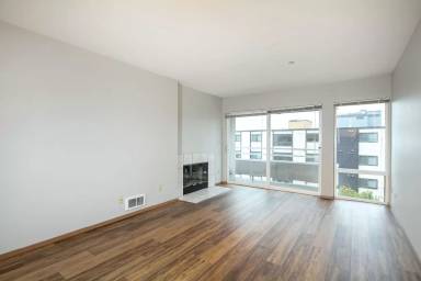 Main picture of 323 W Republican St