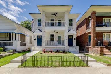 Main picture of 905 E Park Ave