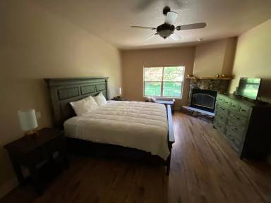 Main picture of 1885 Lacy Ln