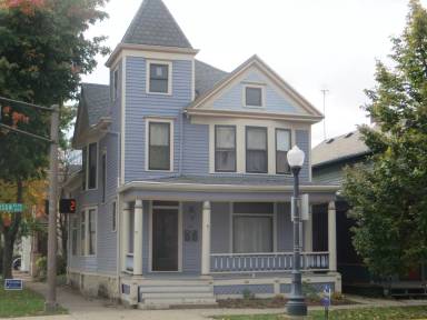 Main picture of 801 W Jefferson Blvd