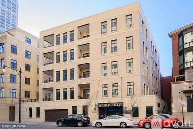 Main picture of 2050 N Clark St