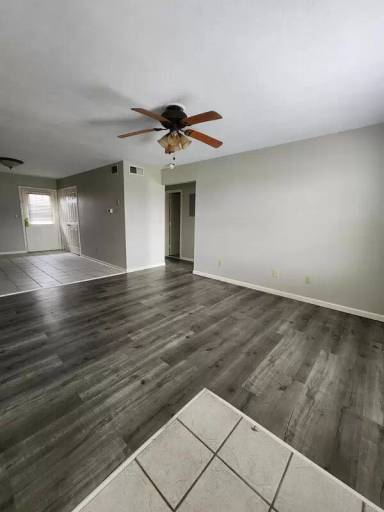 Main picture of 978 N Franklin Ave