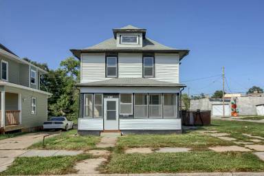 Main picture of 2416 Binney St