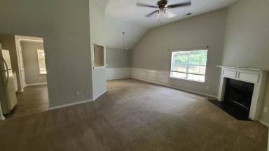 Main picture of 1593 Queen Elizabeth Dr