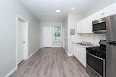 Main picture of 84 Tyler St
