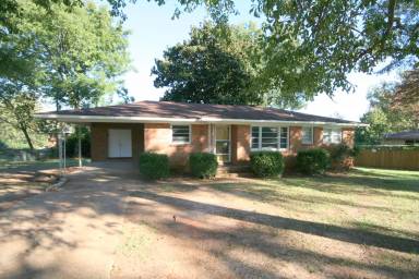 Main picture of 2412 Crestwood Dr SW