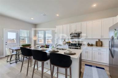 Main picture of 534 Sandy Glen Ln