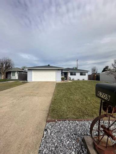 Main picture of 6709 El Camino Dr