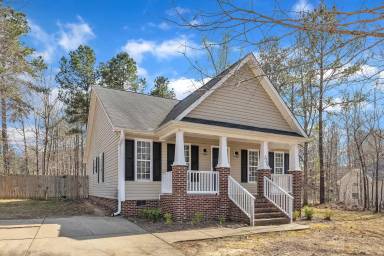 Main picture of 120 Saddletree Dr