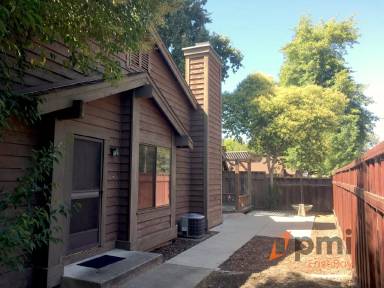 Main picture of 205 Charter Oak Cir