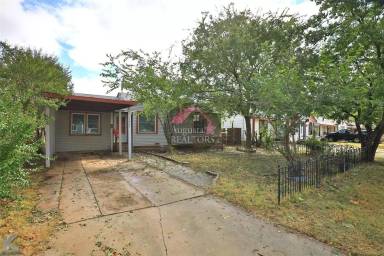 Main picture of 1625 Burger St