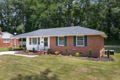 Main picture of 423 Glenbrook Dr