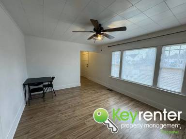 Main picture of 1001 E 56th St