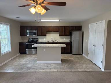 Main picture of 400 Southern Cross Dr