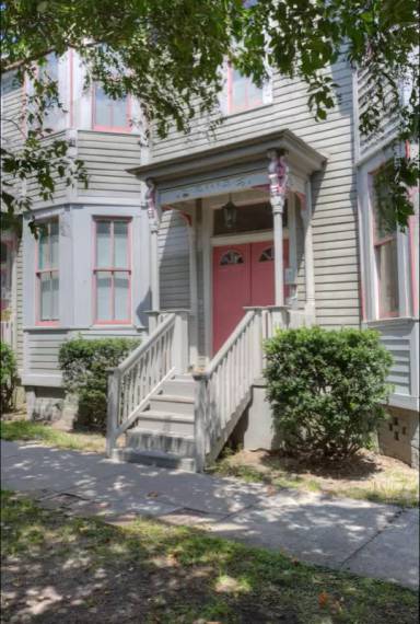 Main picture of 310 W Hall St