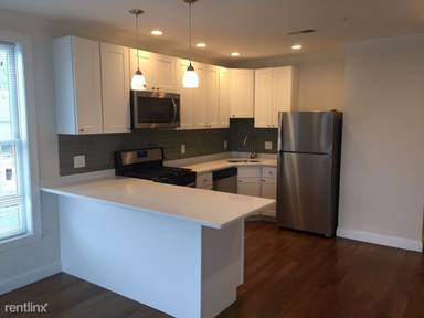 Main picture of 2747 Washington St