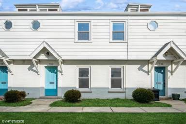 Main picture of 700 Green Bay Rd