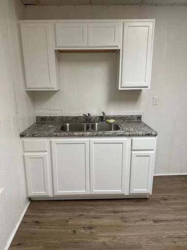 Main picture of 5217-19 Kenwood Rd